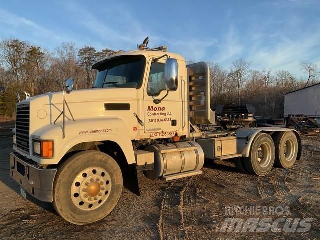 Mack CHU613 Autotractoare