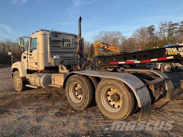 Mack CHU613 Autotractoare