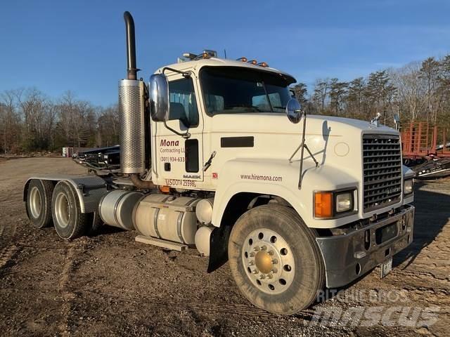 Mack CHU613 Autotractoare