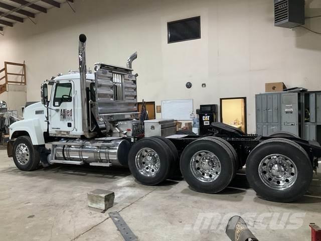 Mack CHU613 Autotractoare