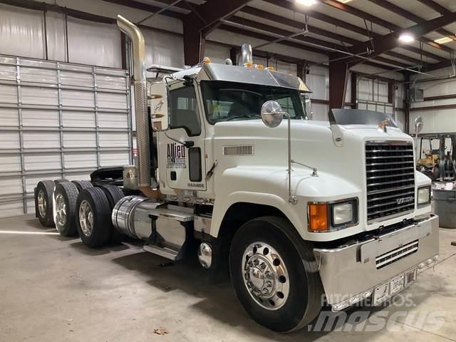 Mack CHU613 Autotractoare