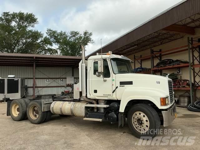 Mack CHU613 Autotractoare