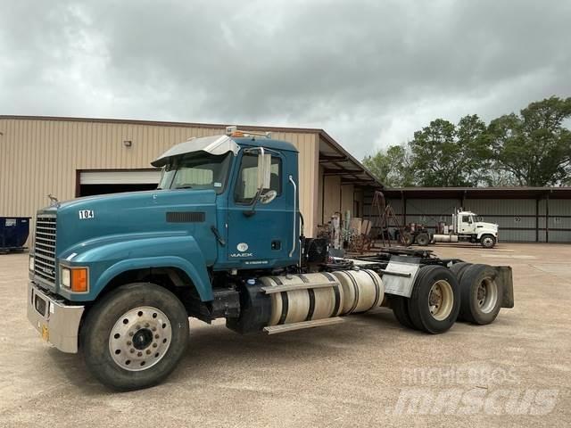 Mack CHU613 Autotractoare