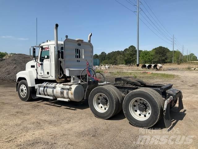 Mack CHU613 Autotractoare