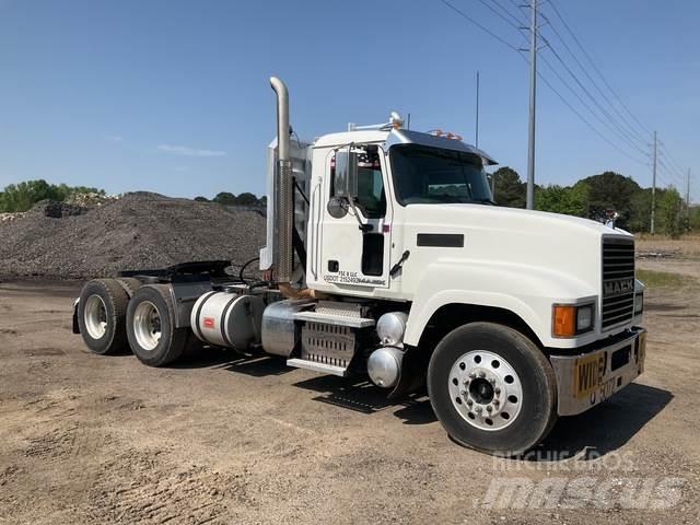 Mack CHU613 Autotractoare