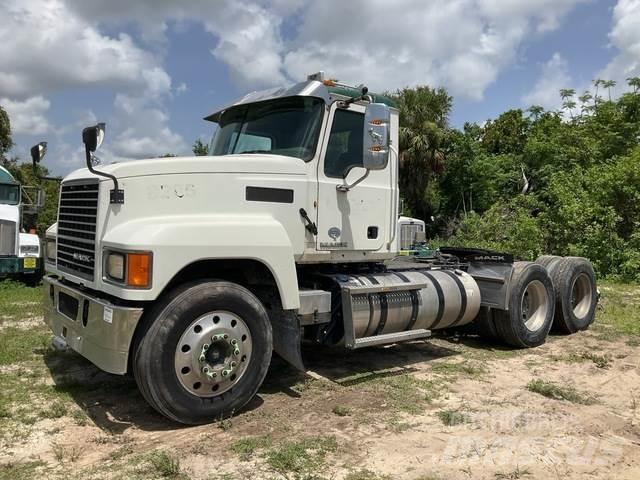 Mack CHU613 Autotractoare