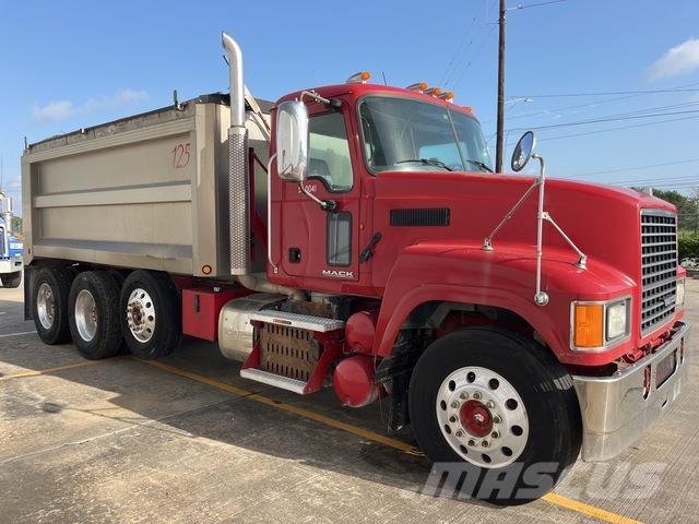 Mack CHU613 Autobasculanta