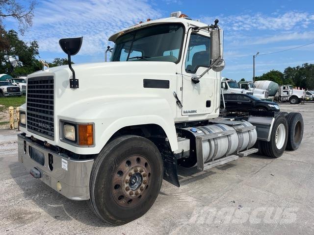 Mack CHU613 Autotractoare