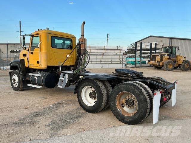 Mack CHU613 Autotractoare