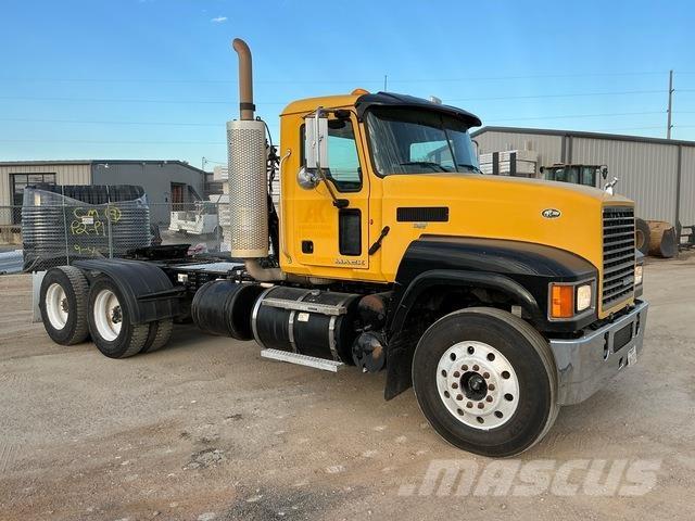 Mack CHU613 Autotractoare