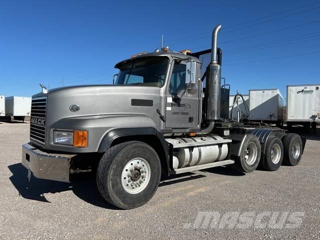 Mack CL713 Autotractoare
