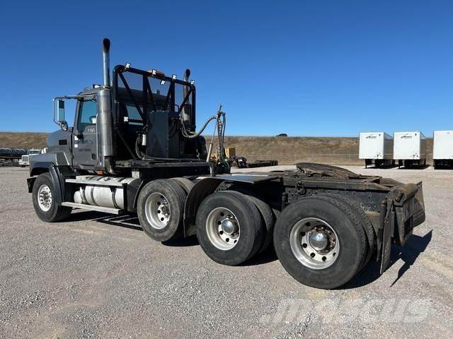 Mack CL713 Autotractoare