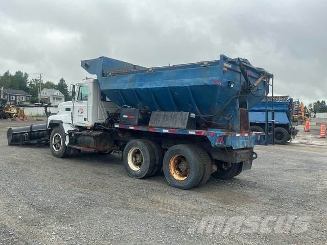 Mack CL713 Lame pentru dezapezire si pluguri