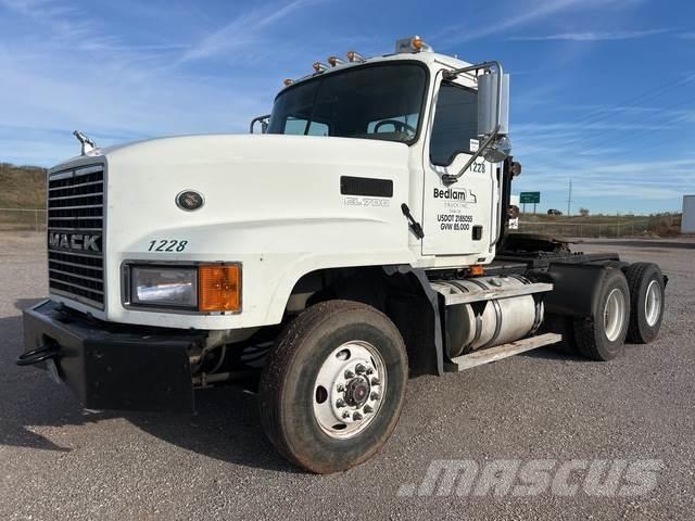 Mack CL733 Autotractoare
