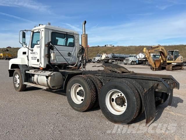 Mack CL733 Autotractoare