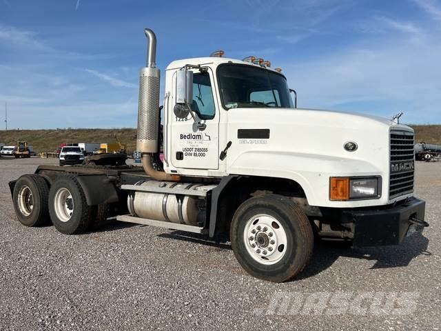 Mack CL733 Autotractoare