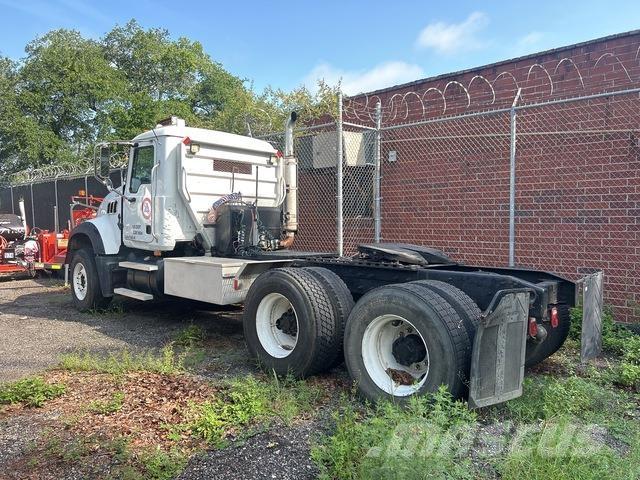 Mack CTP713 Autotractoare