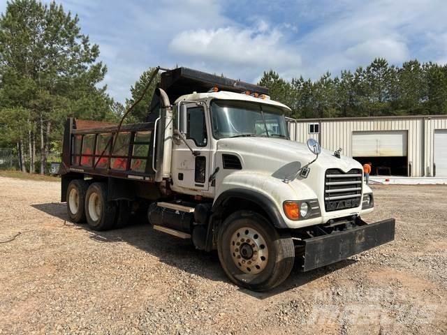 Mack CV700 Autobasculanta