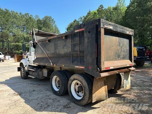 Mack CV700 Autobasculanta