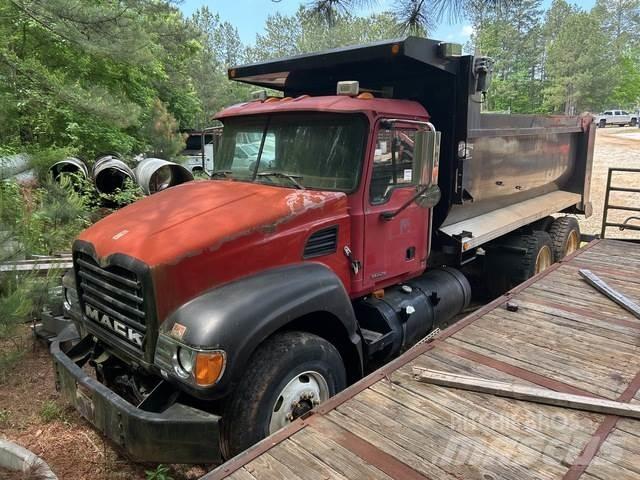 Mack CV700 Autobasculanta