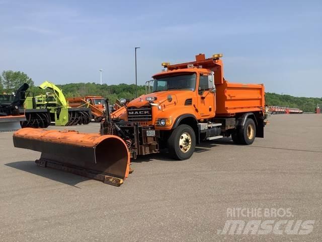 Mack CV700 Lame pentru dezapezire si pluguri