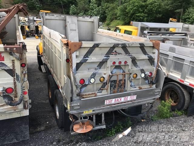 Mack CV700 Lame pentru dezapezire si pluguri