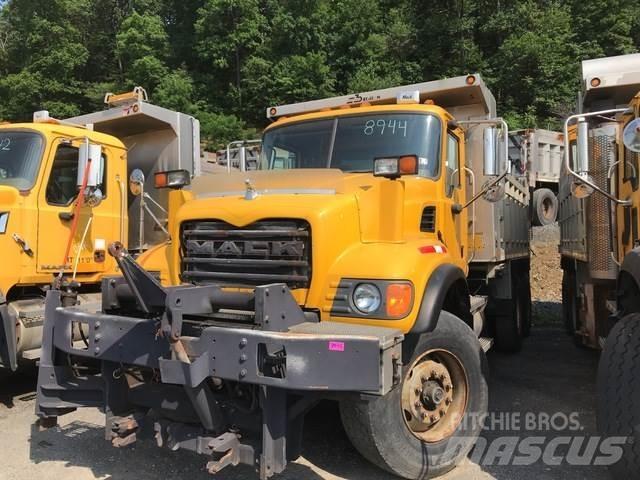 Mack CV700 Lame pentru dezapezire si pluguri