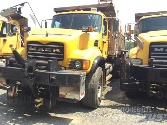 Mack CV700 Lame pentru dezapezire si pluguri