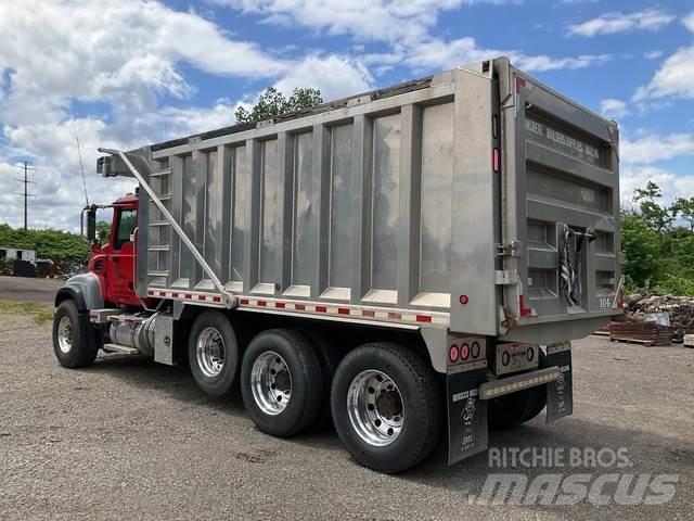 Mack CV713 Autobasculanta