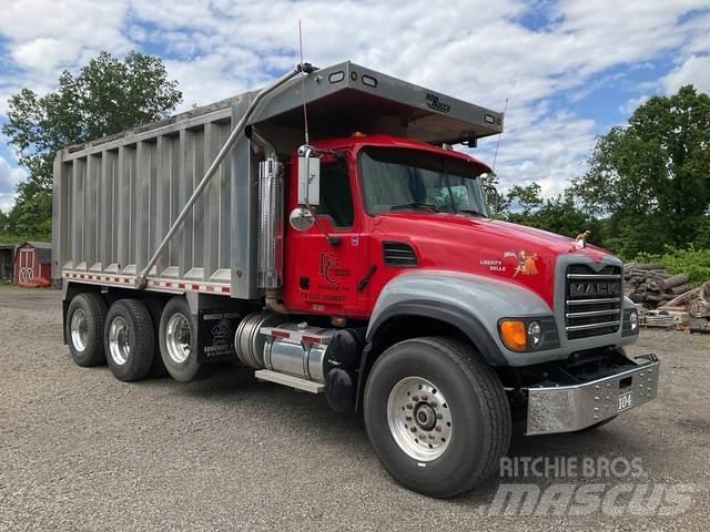 Mack CV713 Autobasculanta