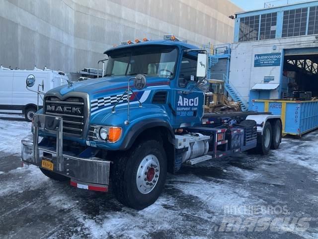 Mack CV713 Camion cu incarcator