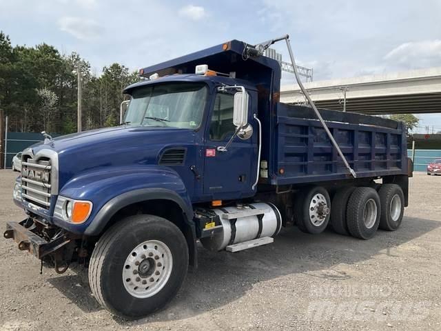 Mack CV713 Autobasculanta