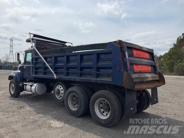 Mack CV713 Autobasculanta