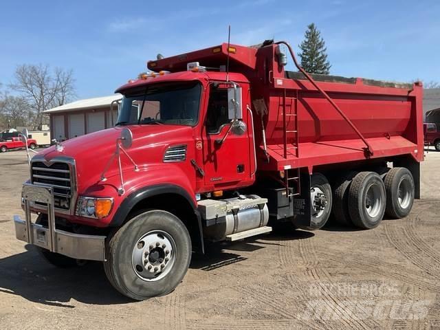 Mack CV713 Autobasculanta