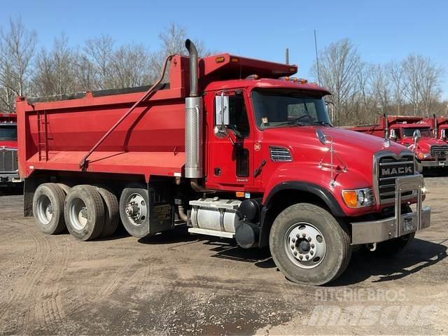 Mack CV713 Autobasculanta