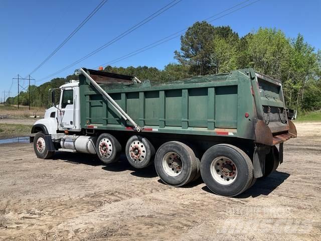 Mack CV713 Autobasculanta