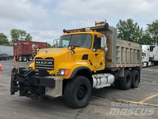 Mack CV713 Autobasculanta