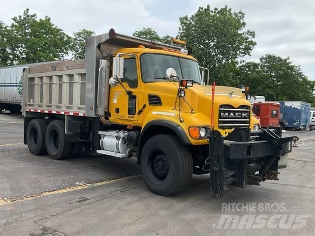 Mack CV713 Autobasculanta