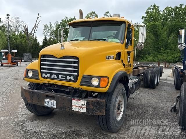Mack CV713 Cabine si interior