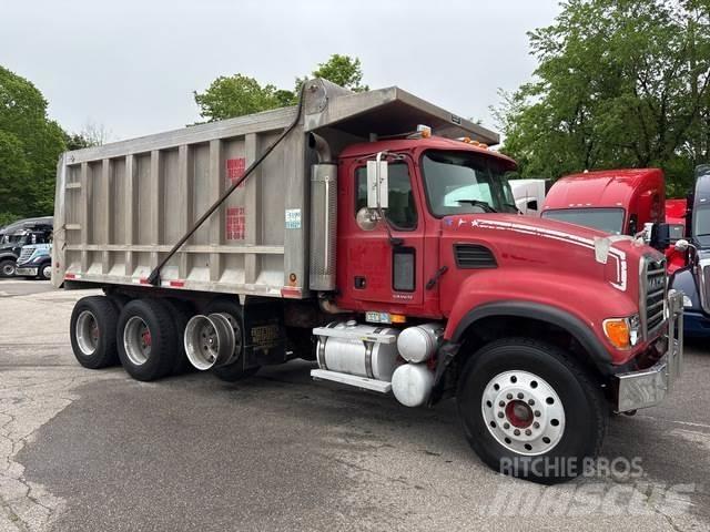 Mack CV713 Autobasculanta