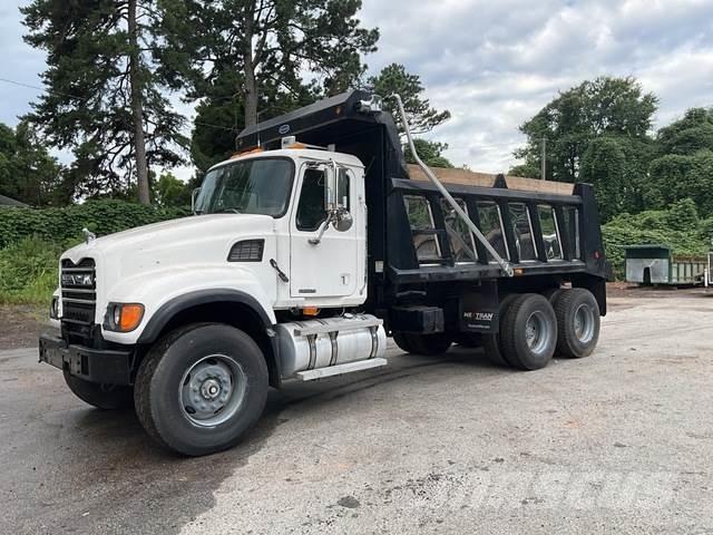 Mack CV713 Autobasculanta