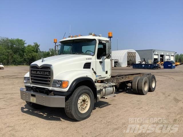 Mack CV713 Cabine si interior