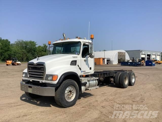 Mack CV713 Cabine si interior