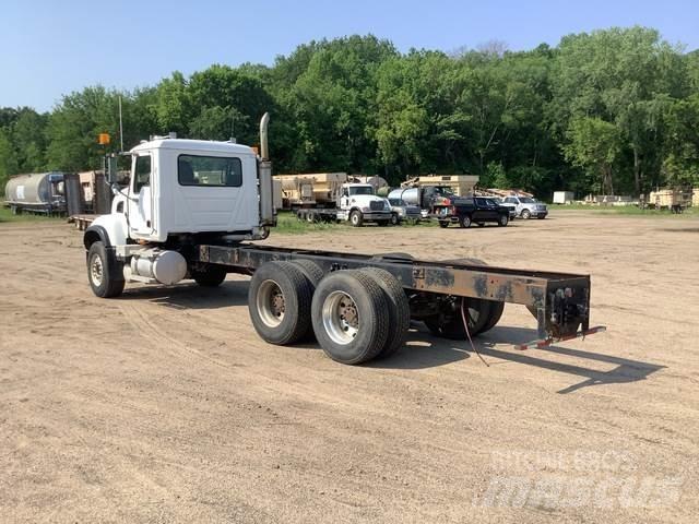 Mack CV713 Cabine si interior
