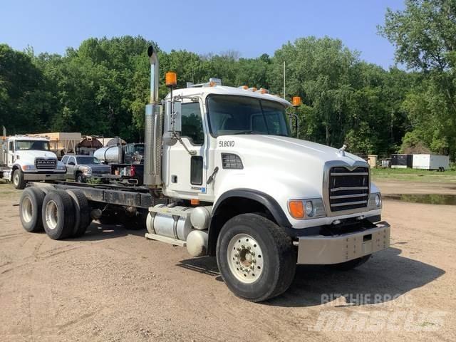 Mack CV713 Cabine si interior