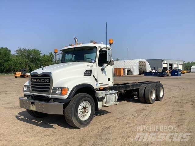 Mack CV713 Cabine si interior