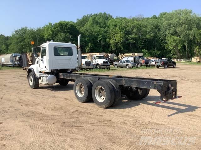 Mack CV713 Cabine si interior