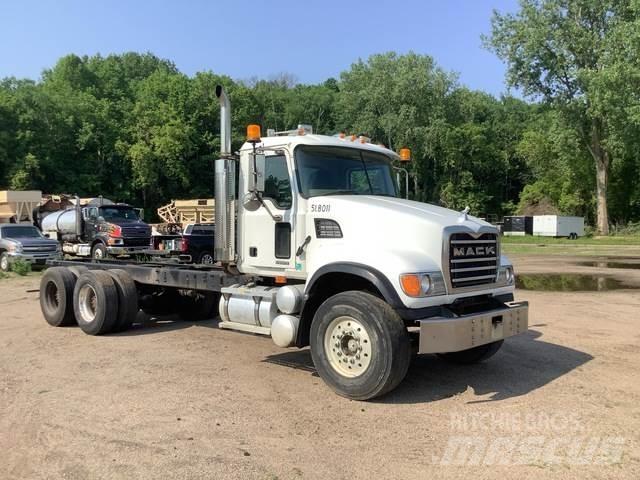 Mack CV713 Cabine si interior