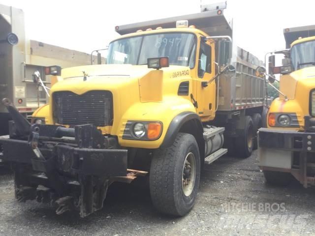 Mack CV713 Dispersare nisip si sare