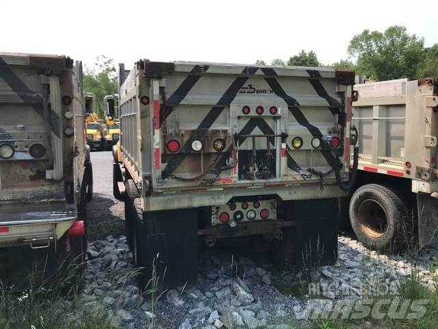 Mack CV713 Dispersare nisip si sare